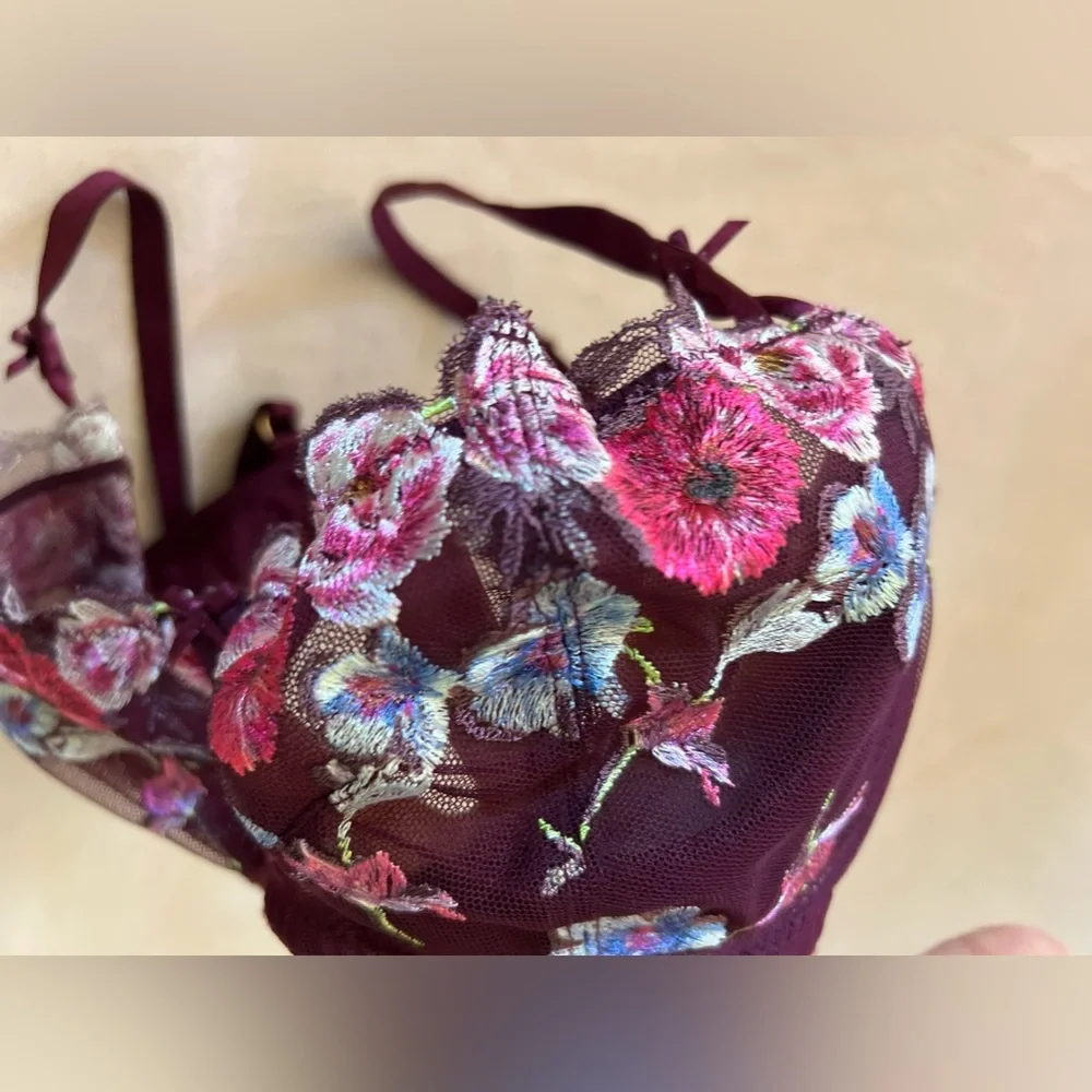 Victoria’s Secret Dream Angels Lightly-Lined Floral Embroidery Demi Bra, 34D - Picture 9 of 16